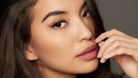 Bibir Manohara dinilai membuat penampilannya kian seksi. Foto: Dok. Instagram/manodelia