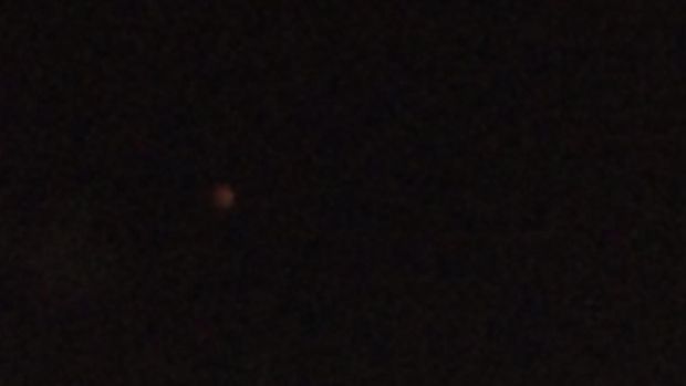 Sorakan Hore Pengunjung Kota Tua Saat Super Blue Blood Moon Terlihat