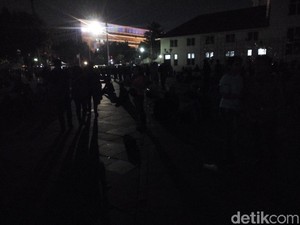 Usai Tonton Super Blue Blood Moon, Pengunjung Tinggalkan Kota Tua