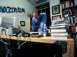 Potret Langka Orang Terkaya Dunia dengan Harta Rp 1.515 Triliun