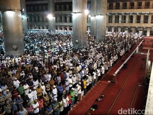 Imam Istiqlal: Super Blue Blood Moon Tak Perlu Ditafsir Berlebihan