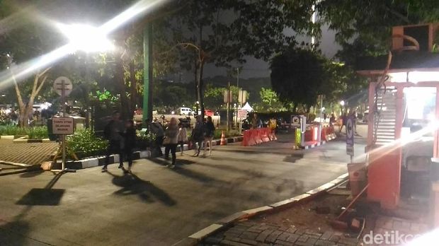 Usai Lihat Gerhana Bulan, Pengunjung Tinggalkan Monas