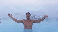 Blue Lagoon merupakan kolam air panas alami yang berada di Grindavik, Islandia. (chicco.jerikho/Instagram)
