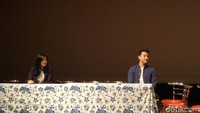 Lho kok duduknya jauh-jauhan sih Audi dan Billy? Foto: Veynindia