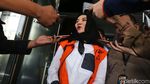 Kerudung Hitam Bupati Cantik Rita Widyasari