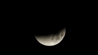 Fase gerhana bulan total dimulai, dilihat dari California, Amerika Serikat (Foto: REUTERS/Mike Blake)