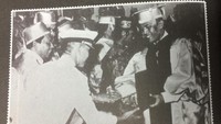 Saat AH Nasution menerima gelar Doktor Honoris Causa dari Mindanao State University di Filipina (Foto: Dok. Buku Jenderal Tanpa Pasukan Politisi Tanpa Partai (grafitipers))