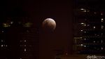 Foto: Antusiasme Wisatawan di Ancol Lihat Super Blue Blood Moon
