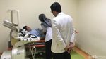 Gaya Sandiaga Medical Check Up di RSUD Pasar Minggu