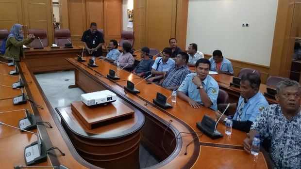 Sopir Angkot Demo di Balai Kota, Perwakilan Diizinkan Ketemu Sandi