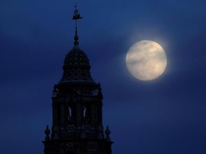 Cara Motret Blue Moon Pakai HP