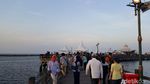 Foto: Antusiasme Wisatawan di Ancol Lihat Super Blue Blood Moon