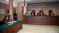 Sidang akan digelar kembali pada Rabu, 7 Februari 2018.
