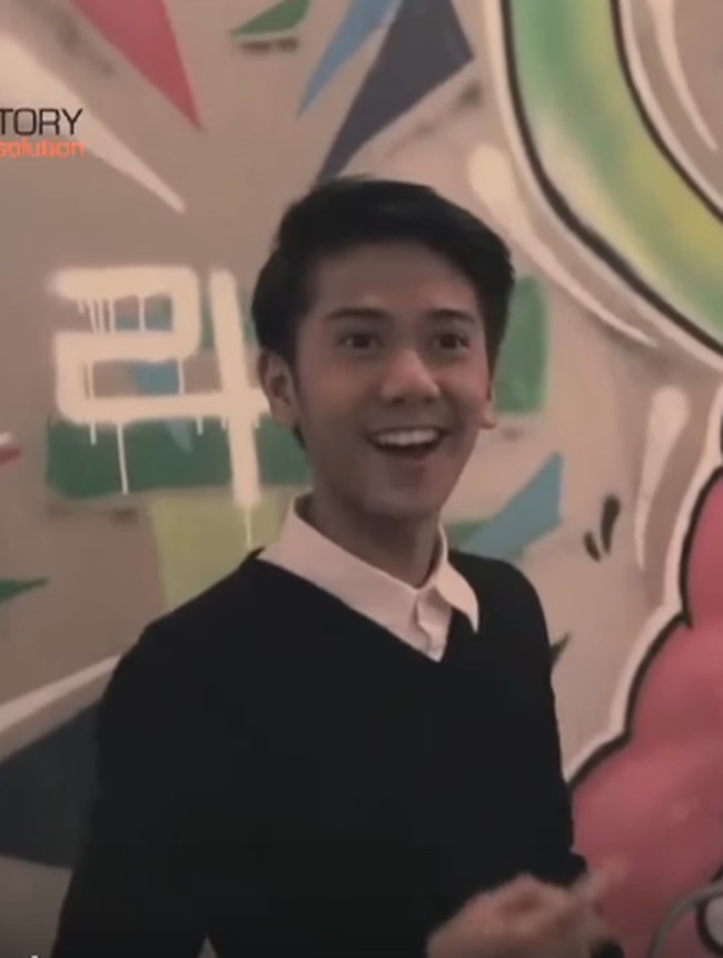 Inilah penampilan Iqbaal yang beranjak dewasa.  Foto: dok. Youtube.