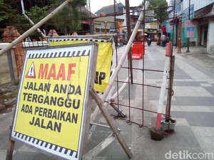 Baru Rampung Digarap 2017 Lalu, Lantai Granit Area Menara Kudus Rusak