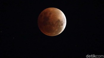 Di gerhana bulan total Januari kemarin hanya terjadi selama satu jam 16 menit. Bila dibandingkan dengan gerhana bulan total yang nanti ada perbedaan lebih lama 27 menit. (Foto: Rachman Haryanto)
