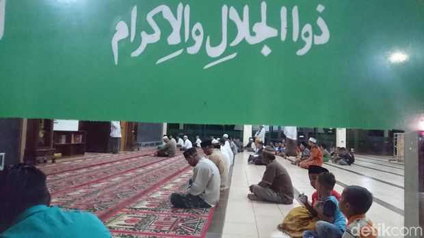 Warga Kota Cilegon salat gerhana, Rabu (31/1/2018)