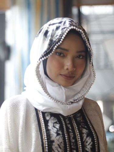 Vivi Zubedi Bawa Tenun Pagatan Kalteng ke New York Fashion Week