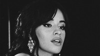 Pose Camila Cabello di ruang make up. Foto: Twitter Camila Cabello