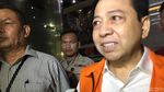 Foto: Usai Diperiksa KPK, Setya Novanto Bawa Nasi Kotak