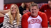 Sebelum bertunangan dengan David Lee, Wozniacki sempat pacaran dengan atlet NFL, J.J Watt. Kisah kasih mereka sangat pendek karena J.J Watt sangat sibuk. (Joe Robbins/Getty Images)