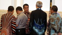 Menteri Pertanian Amran Sulaiman juga terlihat hadir dalam raker.