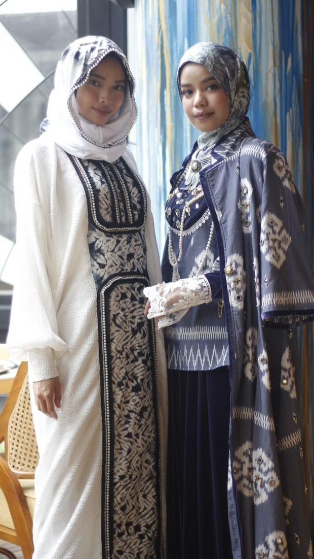 Vivi Zubedi Bawa Tenun Pagatan Kalteng ke New York Fashion Week