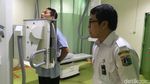 Gaya Sandiaga Medical Check Up di RSUD Pasar Minggu