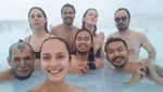 Saat Rio Dewanto & Chicco Jerikho Berendam Bareng di Islandia