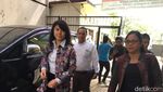 Foto: Adik Wakili Ahok di Sidang Perdana Cerai