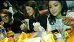 Bukan Hanya Nagita Slavina, Rio Dewanto Juga Doyan Makan Durian