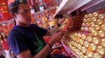 Pernak-pernik Imlek Mulai Merahkan Glodok