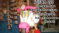Mana yang kira-kira lebih berat, rindu atau ade ini yang angkat vespa-nya? (Foto: Instagram)