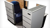 All Nippon Airways atau ANA asal Jepang menawarkan penerbangan mewah dengan interior biru yang keren. Kalau kamu, pilih yang mana? (ANA)