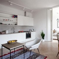 Karpet dengan motif etnik juga bisa jadi andalan untuk dapur. Pastikan motif tidak terlalu berat dan warnanya senadan dengan ruangan. Foto: Instagram