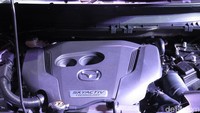 Mobil diperkuat dengan mesin bensin SKYACTIV 2.5 Liter Turbo dengan fitur kendali G-Vectoring Control (GVC). Mobil bisa melaju sampai kecepatan maksimum 210 km per jam. All-New Mazda CX-9 memberikan tenaga 228 bhp pada 5.000 rpm, torsi 420 Nm pada 2.000 rpm dan konsumsi bahan bakar 9,3 L per 100 km atau sekitar 10,7 km per liter.Foto: Ruly Kurniawan