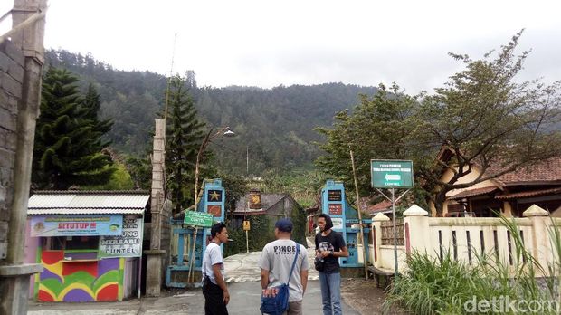 Jalur pendakian menuju Gunung Merbabu melalui jalur Cuntel, Desa Kopeng, Kecamatan Getasan, Kabupaten Semarang.