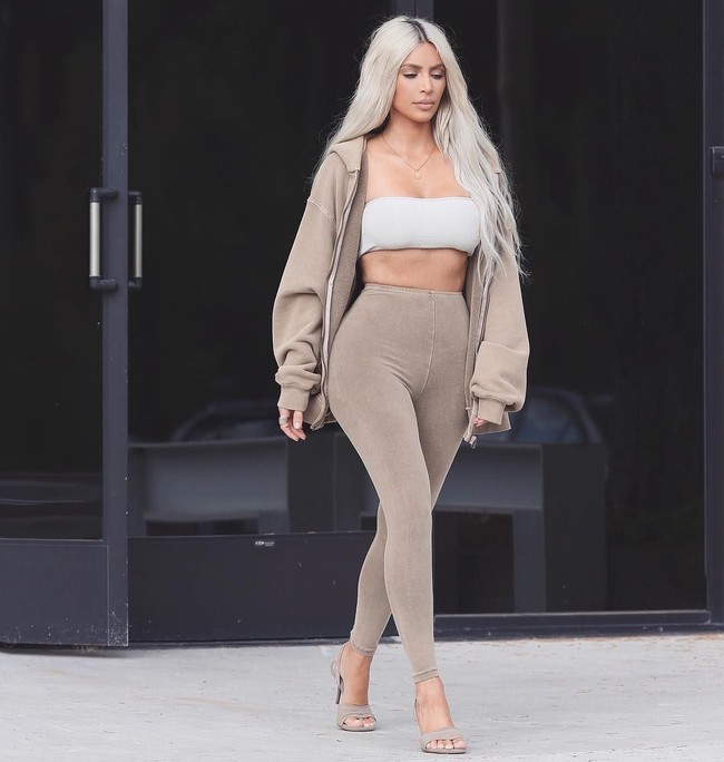 Kalau ini Kim Kardashian yang asli. Menurut kamu siapa yang paling mirip? Foto: Instagram