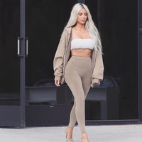 Kalau ini Kim Kardashian yang asli. Menurut kamu siapa yang paling mirip? Foto: Instagram