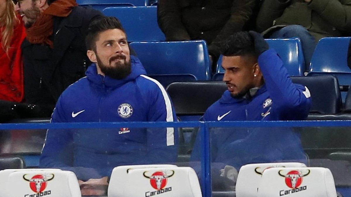 Olivier Giroud duduk di bangku cadangan menyaksikan kekalahan Chelsea atas Bournemouth (David Klein/Reuters)