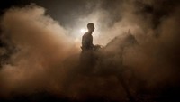 Konon, festival ini sudah berusia lebih dari 500 tahun. Lokasinya berada di Desa San Bartolome de Pinares, sebuah desa kecil berjarak sekitar 100 Km-an sebelah barat daya Madrid.  (Juan Medina/Reuters)
