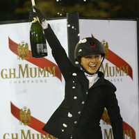 Hobi pacu kuda ia lanjutkan hingga dewasa. Kejuaraan demi kejuaraan dunia telah diikutinya. Ia bahkan mendirikan badan amal Riders Closet, yang membantu atlet pacu kuda berbakat yang kekurangan biaya untuk mewujudkan mimpinya. Foto: Getty Images