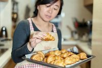 Begini Cara Tepat Memanaskan Kembali Croissant Agar Tetap Renyah