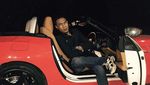Pose Bos Travel Umrah PT SBL Aom Juang bareng Ferrari dan Porsche