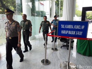 Jokowi Terima Perwira TNI-Polri yang akan Naik Pangkat