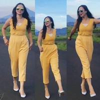 Pesona Victorine saat mengenakan jumpsuit bernuansa kuning. Foto: Instagram