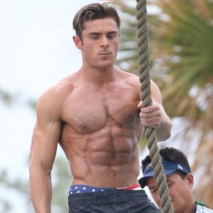 Zac Efron Tidak Mau Lagi Punya Perut Six Pack: Sangat Bodoh Zac Efron Tidak Mau Lagi Punya Perut Six Pack: Sangat Bodoh