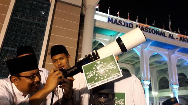 Super Blue Blood Moon Pertemukan Cagub Gus Ipul dan Cawagub Emil