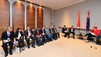 Pertemuan bilateral antara Indonesia-Australia (Bilateral Meeting RI-Australia) diantaranya membahas isu uji coba nuklir Korea Utara (Korut). Pool/Kemenhan.