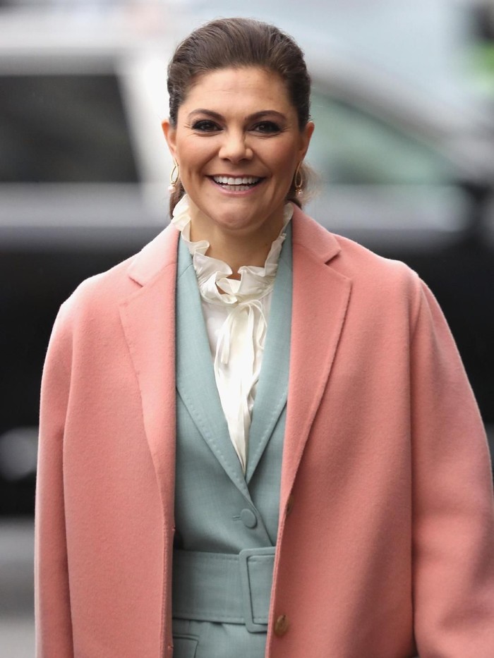STOCKHOLM, SWEDEN - JANUARY 31:  Catherine, Duchess of Cambridge and Prince William, Duke of Cambridge accompanied by Crown Princess Victoria of Sweden and Prince Daniel of Sweden visit the Karolinska Institute to meet with academics and practitioners to discuss Swedens approach to managing mental health challenges during day two of their Royal visit to Sweden and Norway on January 31, 2018 in Stockholm, Sweden.  (Photo by Chris Jackson/Getty Images)